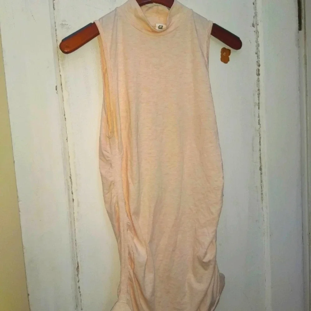 NWOT Fabletics Kathy Seamless Mock Turtleneck in Peach Sz L - Picture 3 of 7